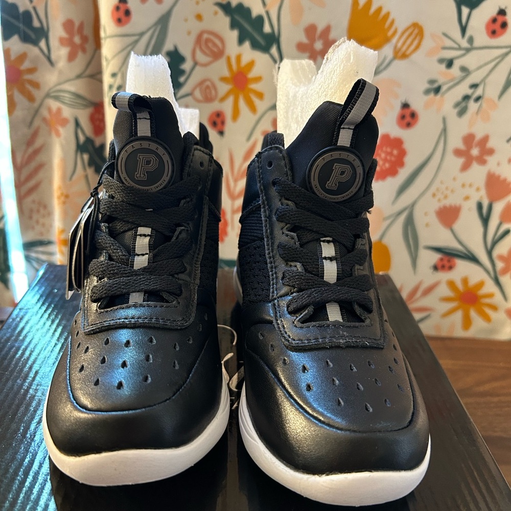 NIB Pastry Hip Hop Dance Sneaker Kids Size 1 Black Glitter